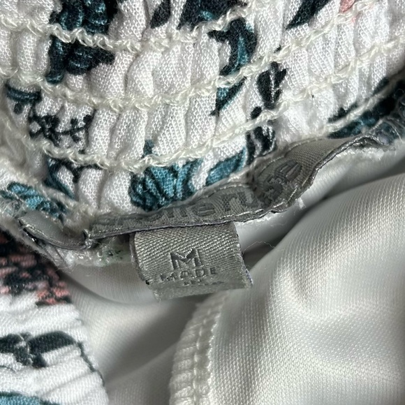 Charlotte Russe Shorts, White w/Pink &Bkye Floral Pattern, size Medium - Picture 11 of 11